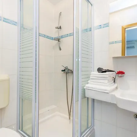Apartment Gorgeous Apartment In Volosko With Kitchen *