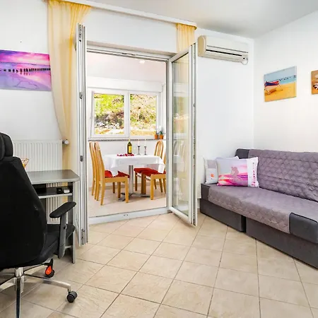 Gorgeous Apartment In Volosko With Kitchen Apartment *