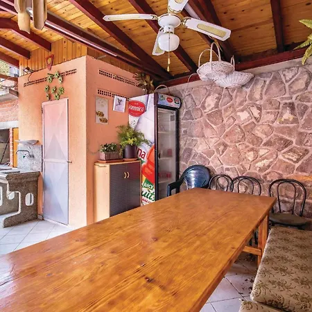Appartamento Gorgeous In With Kitchen